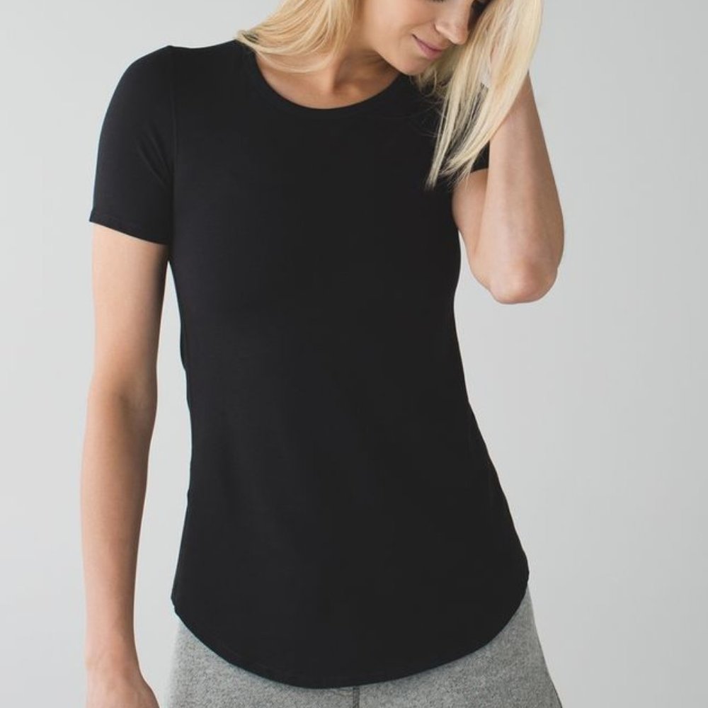 Lululemon Inner Essence SS Tee